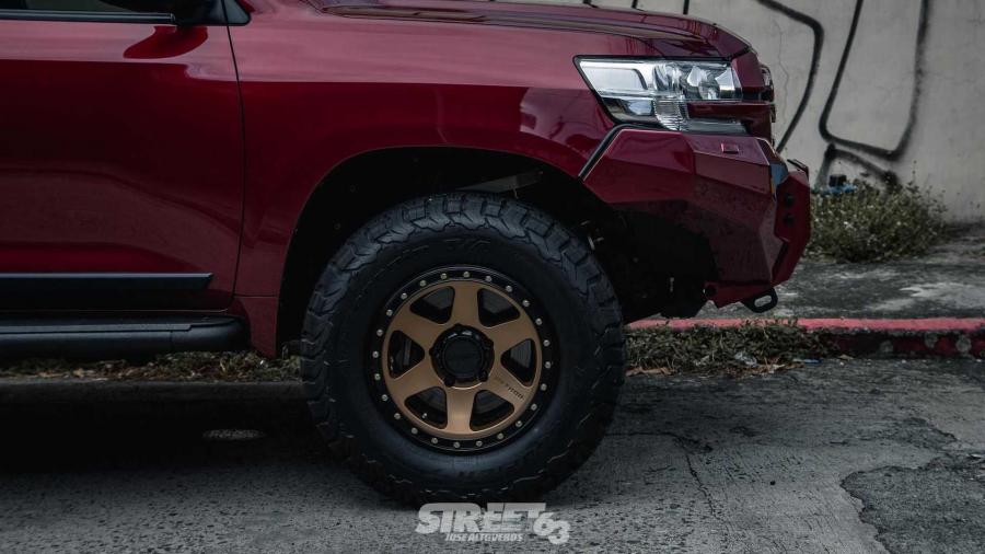 Детали экстерьера Toyota Land Cruiser 200 by Atoy Customs 2020 года  (фото 2 из 10)